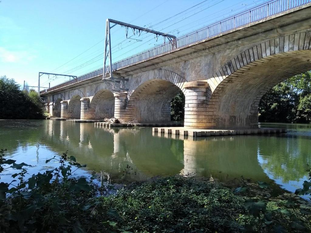 Une Pause Quelque Part Avec Recharge Pour Voiture Electrique Saint-Medard-de-Guizieres Εξωτερικό φωτογραφία